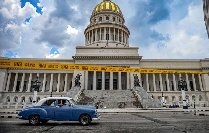 Capitolio cubano, ayer, en La Habana. · Foto: Yamil Lage, AFP