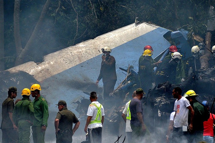 Accidente del avión de Cubana de Aviación en La Habana. Foto: Yamil Lage, AFP