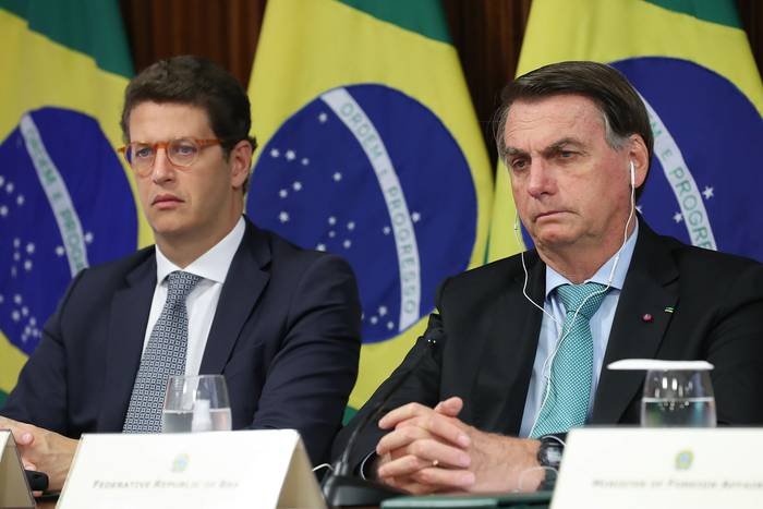 Jair Bolsonaro y el ministro de Medio Ambiente, Ricardo Salles, ayer, durante la cumbre climática.  · Foto: Marcos Correa, Presidencia Brasileña, AFP