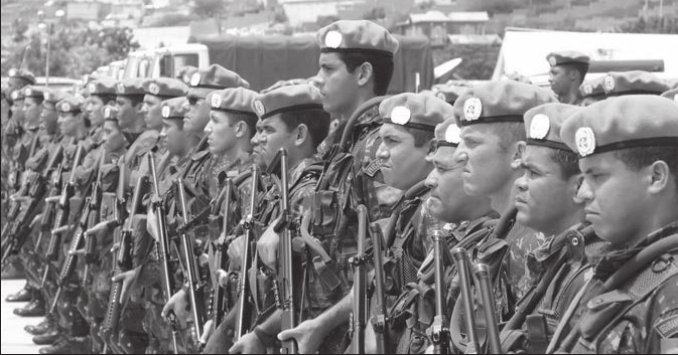 Los soldados uruguayos tienen experiencia haciendo cola, sobre todo en Haití