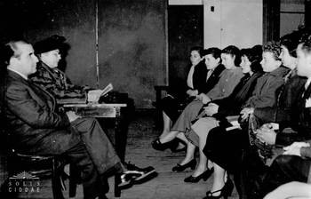 Ángel Curotto (i), en clase en la EMAD.
Foto: archivo del Teatro Solís