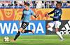Brian Rodríguez, de Uruguay, y Diego Palacios, de Ecuador, durante el partido de octavos de final del Mundial sub 20 Polonia 2019, en Lublin. Fuente: AUF. Brian Rodríguez, de Uruguay, y Diego Palacios, de Ecuador, durante el partido de octavos de final del Mundial sub 20 Polonia 2019, en Lublin. Fuente: AUF.