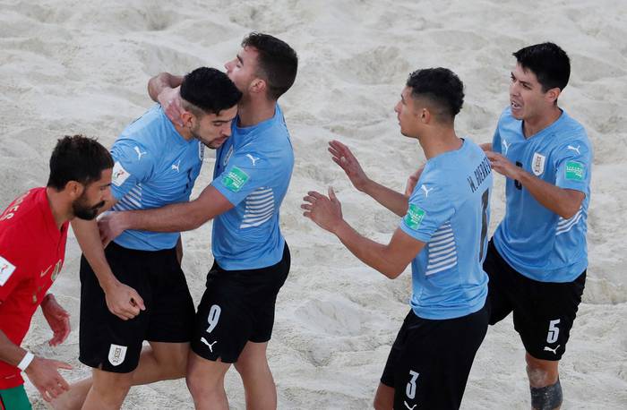 Jugadores de Uruguay festejan un gol a Portugal, este martes, en Moscú, Rusia.YURI KOCHETKOV · Foto: Yuri Kochetkov, pool, AFP