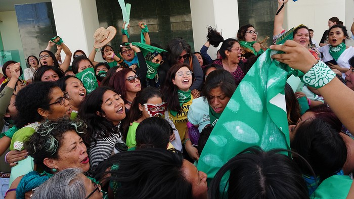 Celebración por la despenalizara del aborto, el 25 de setiembre, en Oaxaca. Foto: Daniel Ricardez, EFE
