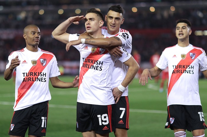 Rafael Santos Borre (c) de River Plate festeja un gol a Cerro Porteño, en el estadio Monumental en Buenos Aires (Argentina).  · Foto: Juan Ignacio Roncoroni, EFE 