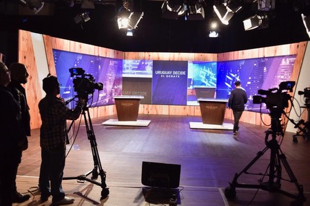 Foto principal del artículo 'Habrá debate obligatorio para la segunda vuelta' · Foto: Ricardo Antúnez, adhocFOTOS Foto principal del artículo 'Habrá debate obligatorio para la segunda vuelta' · Foto: Ricardo Antúnez, adhocFOTOS