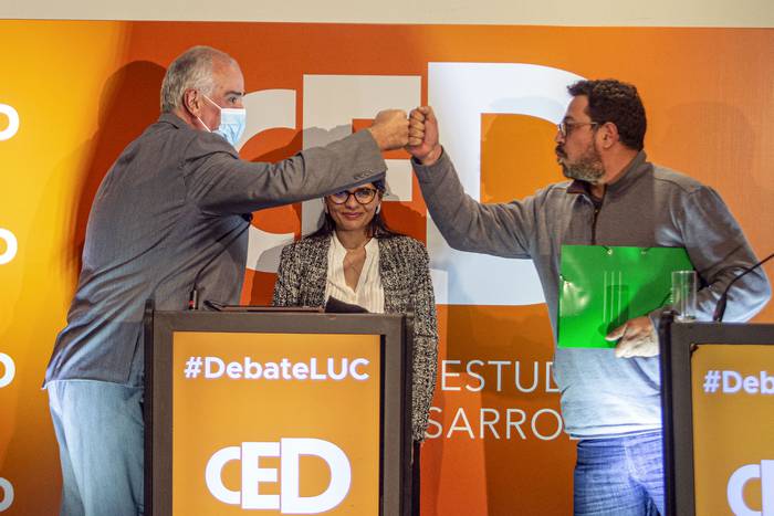 Gustavo Penadés y Alejandro Sanchez, este miércoles, al final del debate. · Foto: .