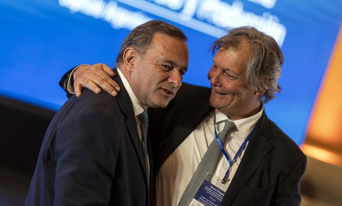 Álvaro Delgado y Marcos Pereda en un evento del Consejo Interamericano de Desarrollo y Producción, el 7 de octubre, en Buenos Aires. · Foto: Ernesto Ryan