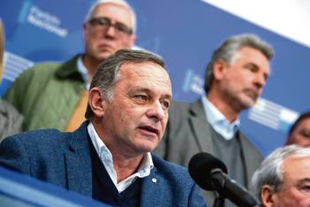 Álvaro Delgado, el 21 de julio, durante la conferencia de prensa del Directorio del Partido Nacional. · Foto: Gianni Schiaffarino