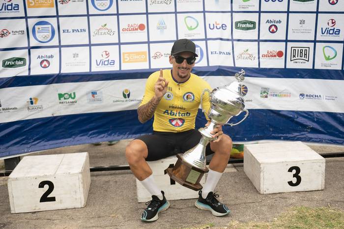 Juan Caorsi, el 31 de marzo, luego de ganar la Vuelta Ciclista del Uruguay. · Foto: Alessandro Maradei