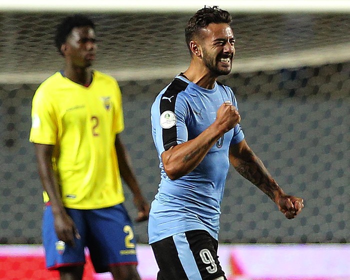 Facundo Batista después de marcar ante Ecuador.
 · Foto: Claudio Reyes, AFP