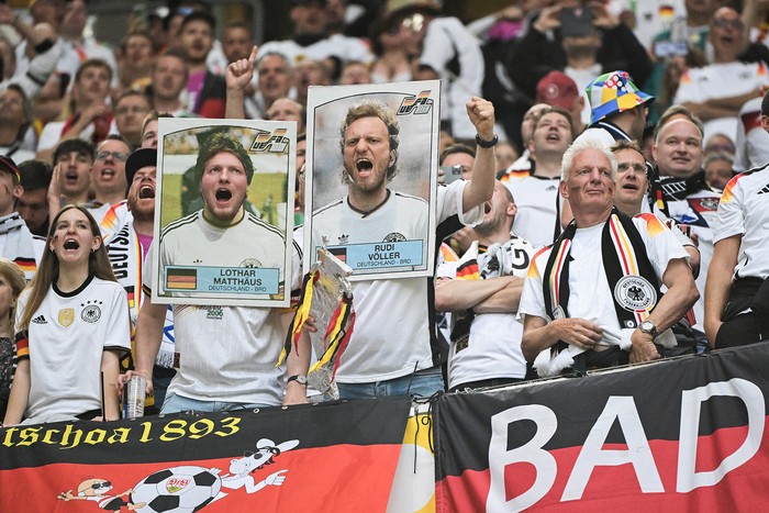 Hinchas de la selección de Alemania previo al partido ante Escocia, el 14 de junio, en el Munich Football
Arena de Múnich. · Foto: Damien Meyer / AFP