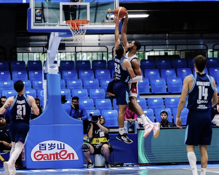 Uruguay ante Estados Unidos, el 28 de agosto, por los cuartos de final en el Polideportivo Alexis Argüello, en Managua. · Foto: Fiba Americup