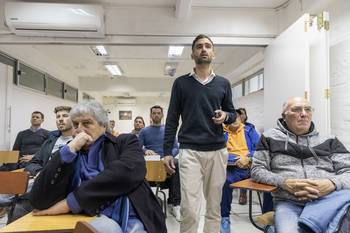 Andrés Suárez, durante la presentación de su estudio en la sede de Audef, en el estadio Centenario. · Foto: Rodrigo Viera Amaral