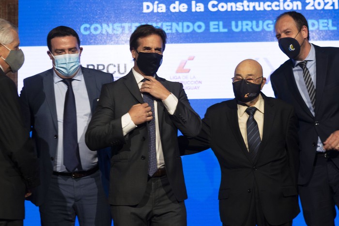 Gustavo Robayna, Luis Lacalle Pou y Ubaldo Camejo, durante el acto por el día de la construcción, el 18 de octubre en el hotel Hyatt. · Foto: .