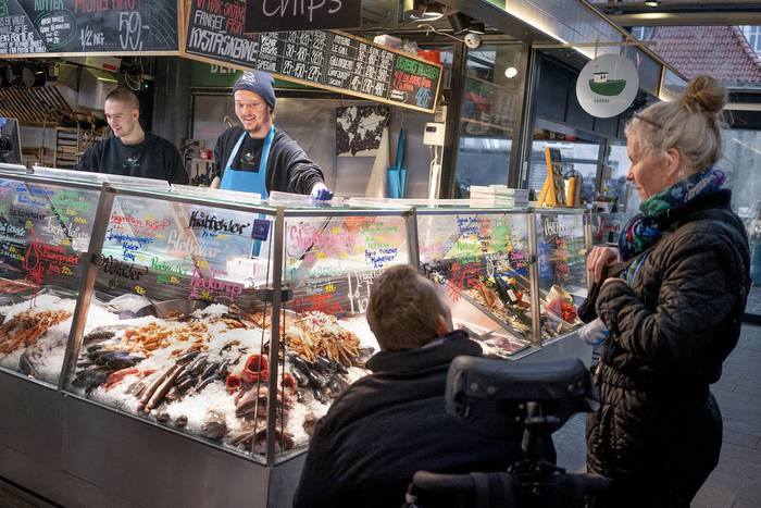 Mercado de pescado en Torvehallerne en Copenhague (01.02.2022). · Foto: Liselotte Sabroe, AFP