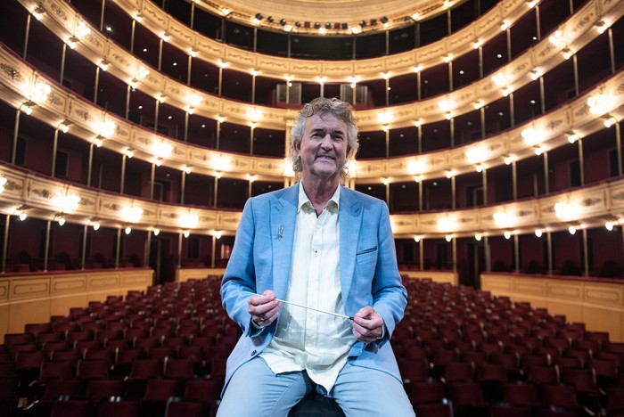 Johan de Meij en el Teatro Solís. · Foto: Gianni Schiaffarino