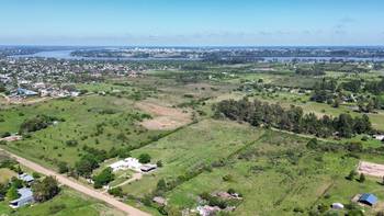 Foto principal del artículo 'Vecinos de Salto denuncian que modificaciones normativas podrían permitir la instalación de barrios privados en zona vulnerable' · Foto: Marcelo Cattani