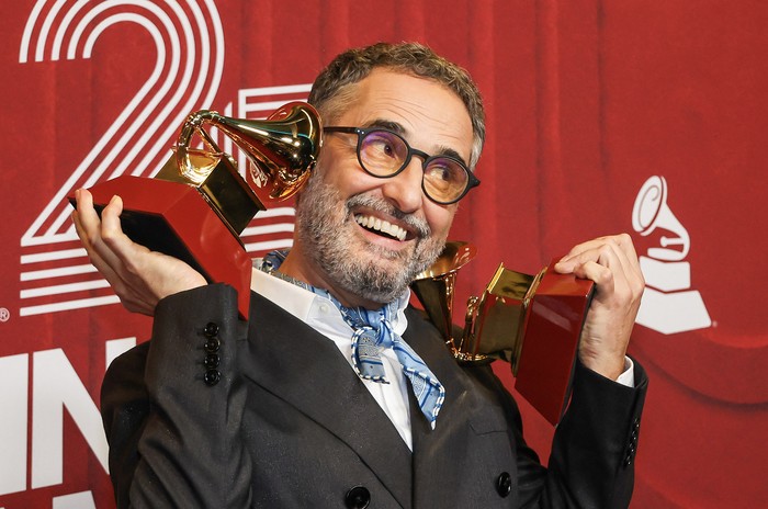 Jorge Drexler, durante la edición 25 de los Grammy Latinos, el 14 de noviembre en Miami. · Foto: Zak Bennet, AFP