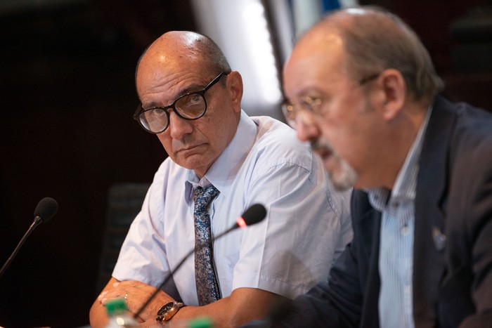 Daniel Radío y Álvaro Mombrú, el 26 de febrero, en la sala Maggiolo de la Udelar. · Foto: Gianni Schiaffarino