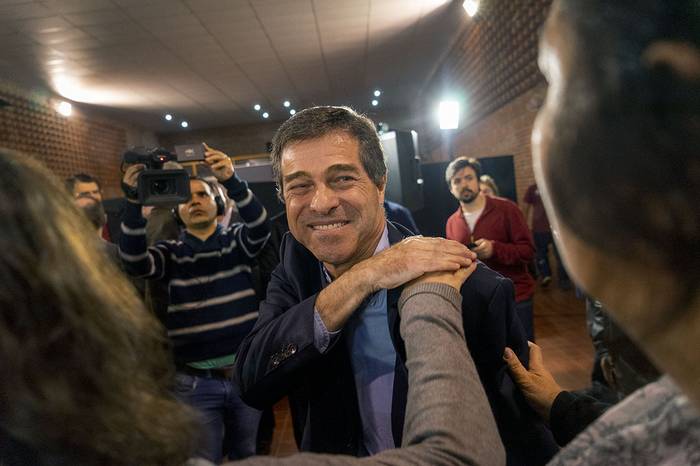 Ernesto Talvi durane el acto de cierre de campaña en la Casa del Partido Colorado (archivo, junio de 2019). · Foto: Mariana Greif