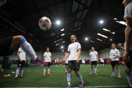 Entrenamiento de la selección uruguaya femenina preparando el partido ante Argentina. · Foto: Natalia Rovira Entrenamiento de la selección uruguaya femenina preparando el partido ante Argentina. · Foto: Natalia Rovira