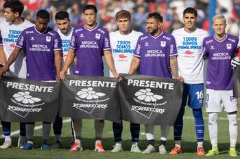 Nacional-Defensor Sporting antes del partido por el Torneo Apertura en el Gran Parque Central. · Foto: Ernesto Ryan, Agencia Gamba