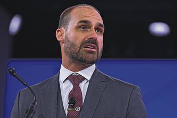 Eduardo Bolsonaro, durante la Conferencia Política de Acción Conservadora, el 20 de febrero, en Oxon Hill, Maryland. · Foto: Saul Loeb, AFP