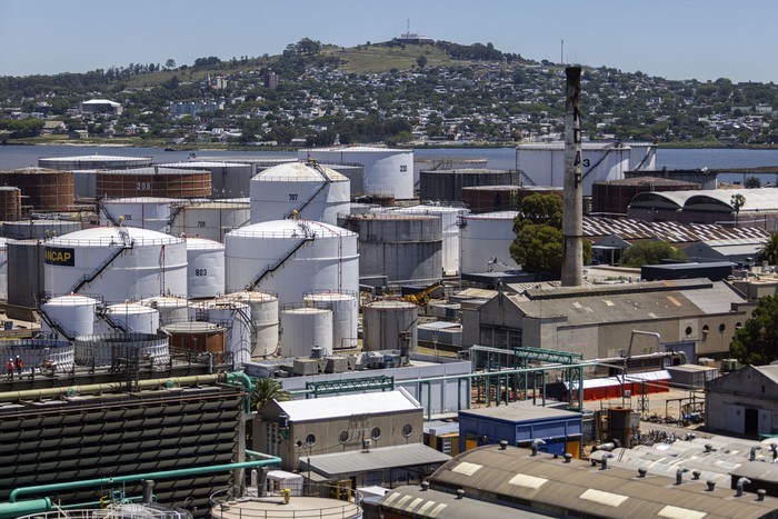 Refineria de ANCAP en La Teja. · Foto: Ernesto Ryan