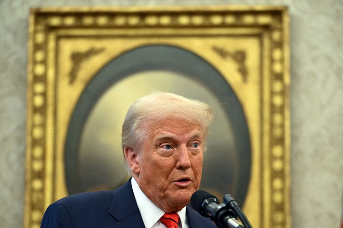 Donald Trump, el 5 de febrero, en la Oficina Oval de la Casa Blanca. · Foto: Andrew Caballero Reynolds, AFP