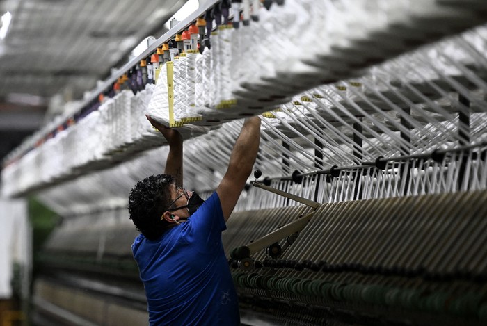 Fabrica textil en Bogotá, Colombia. · Foto: Raúl Arboleda, AFP