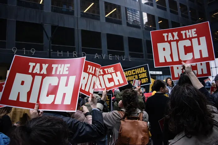 Manifestación contra la concentración de riqueza, el 30 de abril en Manhattan, Estados Unidos. · Foto: Neil Constantine, NurPhoto, AFP