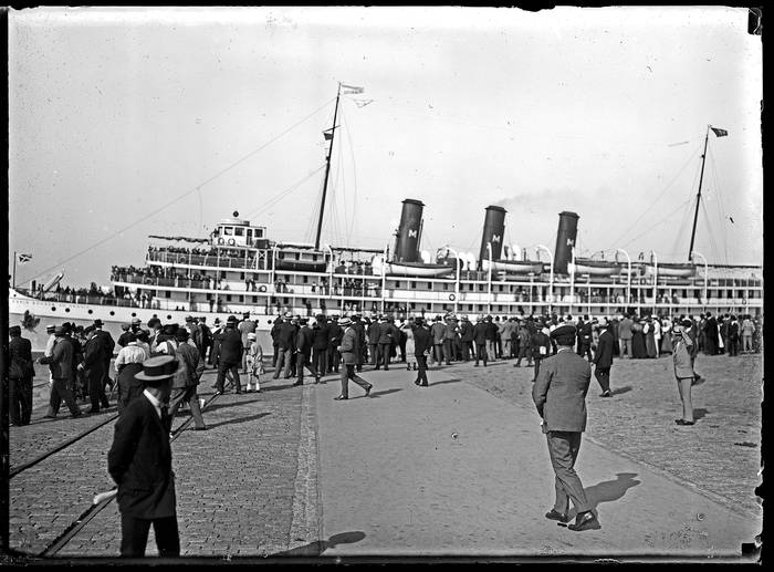 Dársena 1 del puerto de Montevideo, año 1916. · Foto: CdF, s/d de autor