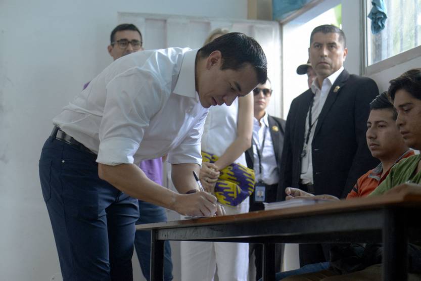 ecuador iticsDrugsCrimeArmyReferendumVote.jpg