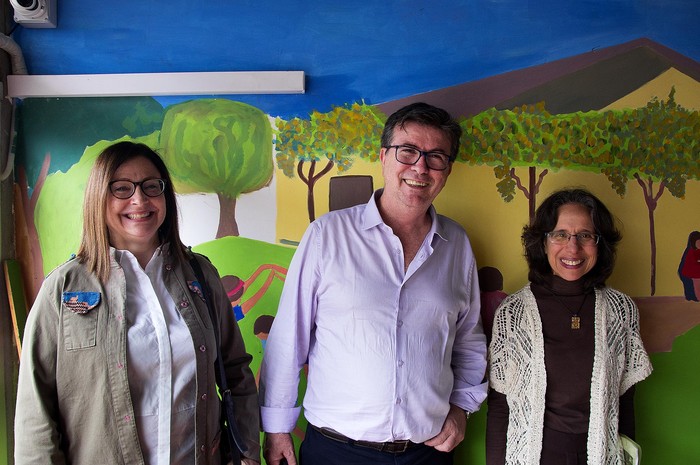 Cristina Ochoviet y Hebert Benítez, del Pradine, con la prorrectora en Investigación de la Udelar, Cecilia Fernández.
 · Foto: Alessandro Maradei