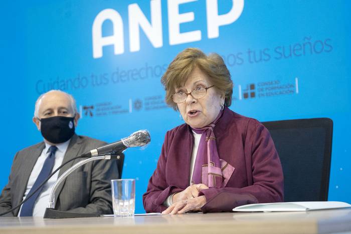 Pablo da Silveira y Dora Graziano, el 26 de junio, en la Administración Nacional de Educación Pública.  · Foto: Mariana Greif