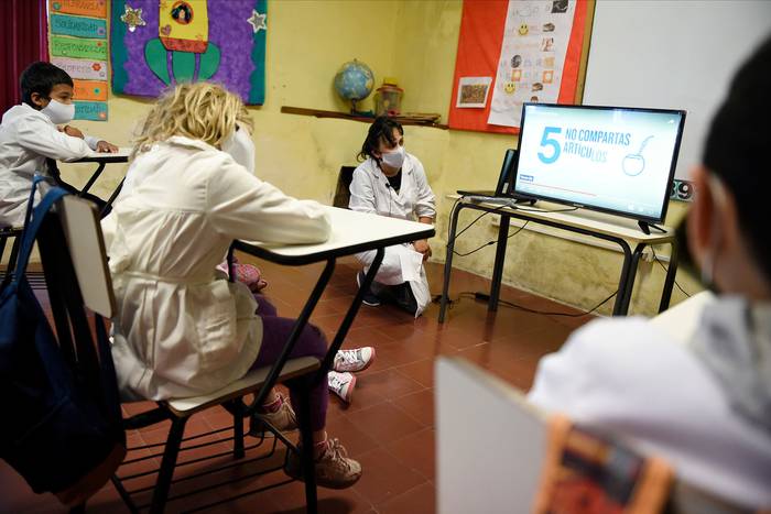 Inicio de clases en la escuela rural 73 de Puntas de San Pedro, Colonia (archivo, abril de 2020). · Foto: Daniel Rodríguez, adhocFOTOS