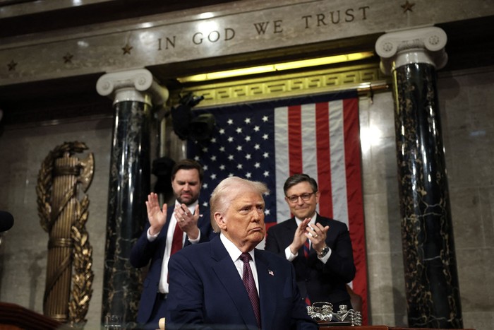 Donald Trump concluye su discurso ante una sesión conjunta del Congreso en la Cámara de Representantes del Capitolio de Estados Unidos en Washington, DC, el 4 de marzo. · Foto: Win McNamee / AFP