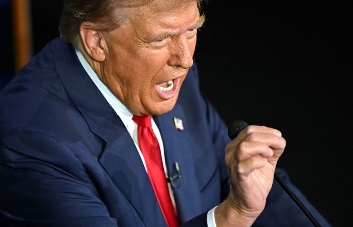 Donald Trump durante un debate con Kamala Harris, el 10 de setiembre, en el Centro Nacional de la Constitución, en Filadelfia, Pensilvania. · Foto: Saul Loeb, AFP