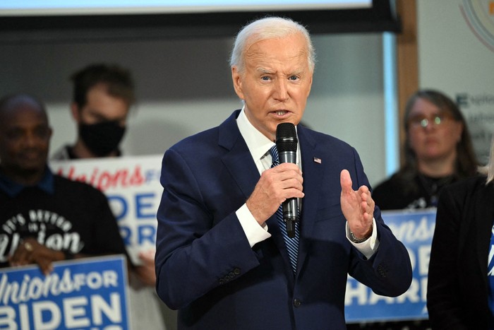 Joe Biden se reúne con líderes sindicales nacionales, el 10 de julio, en la sede de la Federación Estadounidense del Trabajo y Congreso de Organizaciones Industriales, en Washington. · Foto: Saul Loeb, AFP