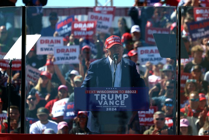 Donald Trump, durante un acto, el 7 de setiembre, en el Aeropuerto Central de Wisconsin. · Foto: Alex Wroblewski, AFP