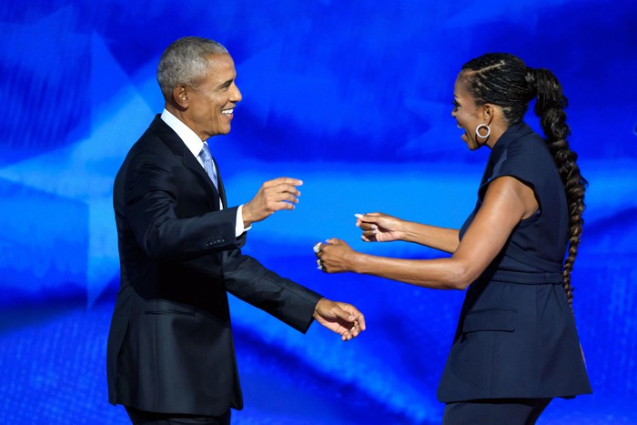 Barack Obama y su esposa, Michelle Obama, en la Convención Nacional Demócrata, en el United Center en Chicago, Illinois. · Foto: Mandel Ngan, AFP