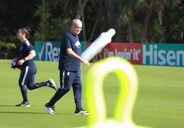 Marcelo Bielsa, ayer, en Playa del Carmen. Foto: José Luis Soto
