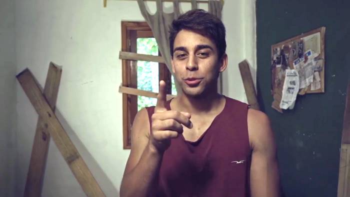 Foto principal del artículo 'Ante el apocalipsis, cámara en mano: La comedia uruguaya El último youtuber toma por asalto las redes sociales'