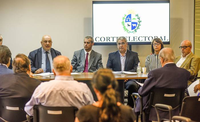 Reunión de la Corte Electoral con representantes políticos. · Foto: Federico Gutiérrez
