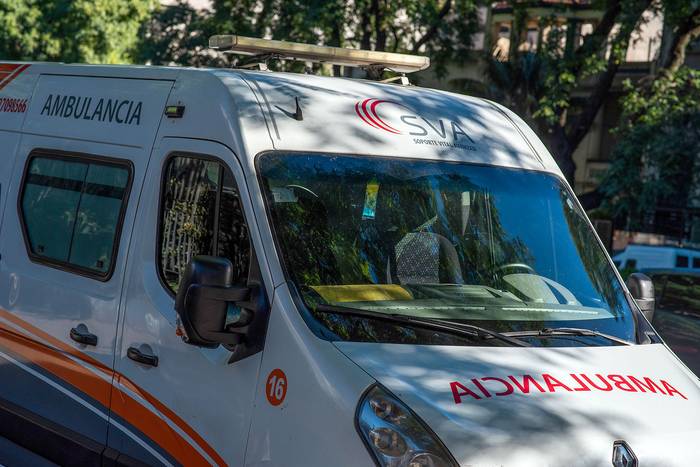 Foto principal del artículo 'Cerró emergencia médica de Soriano del grupo SVA y 90 funcionarios fueron enviados a seguro de paro' · Foto: Ricardo Antúnez, adhocFOTOS