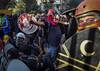 Enfrentamientos con Carabineros, el 28 de febrero en Santiago. · Foto: Martín Bernetti, AFP Enfrentamientos con Carabineros, el 28 de febrero en Santiago. · Foto: Martín Bernetti, AFP