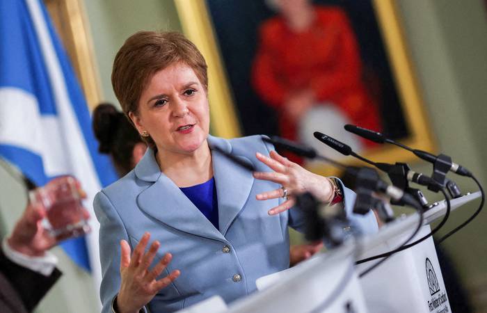 Nicola Sturgeon, primera ministra de Escocia, en una conferencia de prensa sobre un segundo referéndum, el 14 de junio de 2022. · Foto: Russell Cheyne, pool, AFP