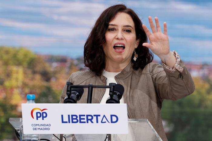 Isabel Díaz Ayuso, presidenta de la Comunidad de Madrid y candidata a la reelección, durante un acto de campaña, el sábado, en Pozuelo de Alarcón. 
 · Foto:  J.J. Guillén, AFE
