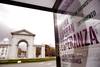 Puerta de San Vicente, ayer, en Madrid, sin tráfico en los alrededores con motivo de las medidas del estado de alarma decretado a causa de la pandemia de coronavirus. · Foto: Mariscal, EFE Puerta de San Vicente, ayer, en Madrid, sin tráfico en los alrededores con motivo de las medidas del estado de alarma decretado a causa de la pandemia de coronavirus. · Foto: Mariscal, EFE